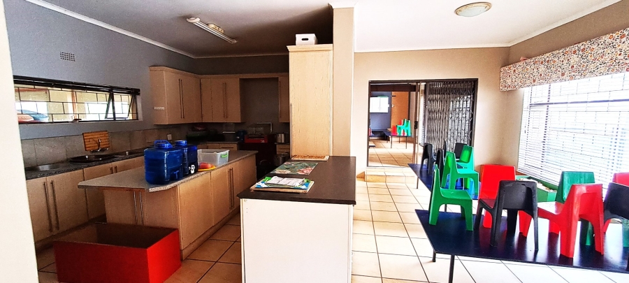 Commercial Property for Sale in Melodie North West